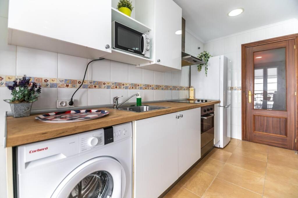 Piso De Diseno En El Casco Antiguo Apartman Castro Urdiales Kültér fotó